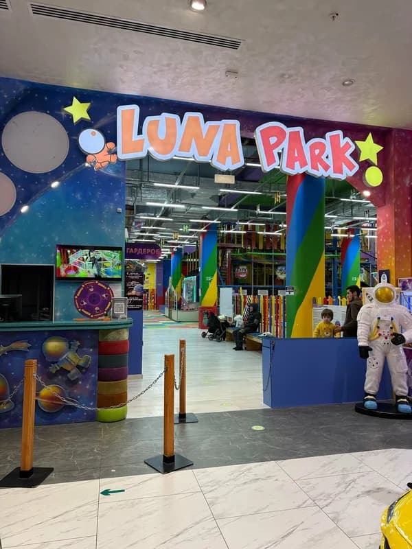 Luna Park — Riviera Mall
